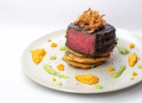 Quelle est la meilleure méthode pour cuire un filet mignon en croûte de sel aromatisé ?